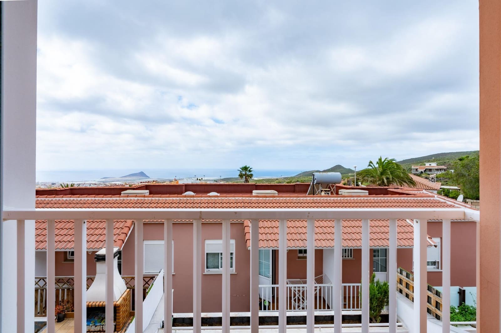 3 soverom Rekkehus til salgs i San Isidro de Abona med garasje - € 344 000 (Ref: 9975787)