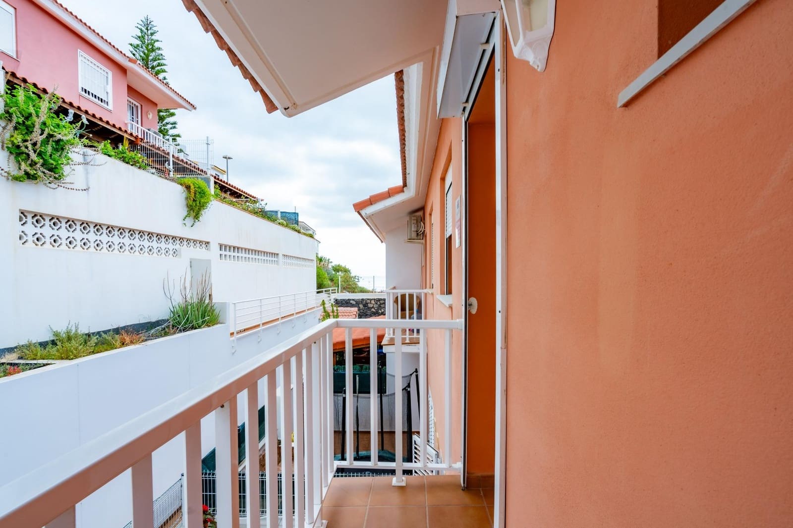 3 soverom Rekkehus til salgs i San Isidro de Abona med garasje - € 344 000 (Ref: 9975787)