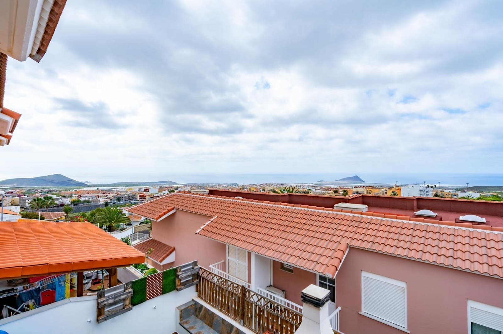 3 soverom Rekkehus til salgs i San Isidro de Abona med garasje - € 344 000 (Ref: 9975787)