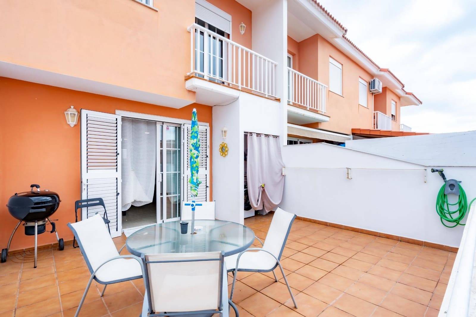 3 soverom Rekkehus til salgs i San Isidro de Abona med garasje - € 344 000 (Ref: 9975787)