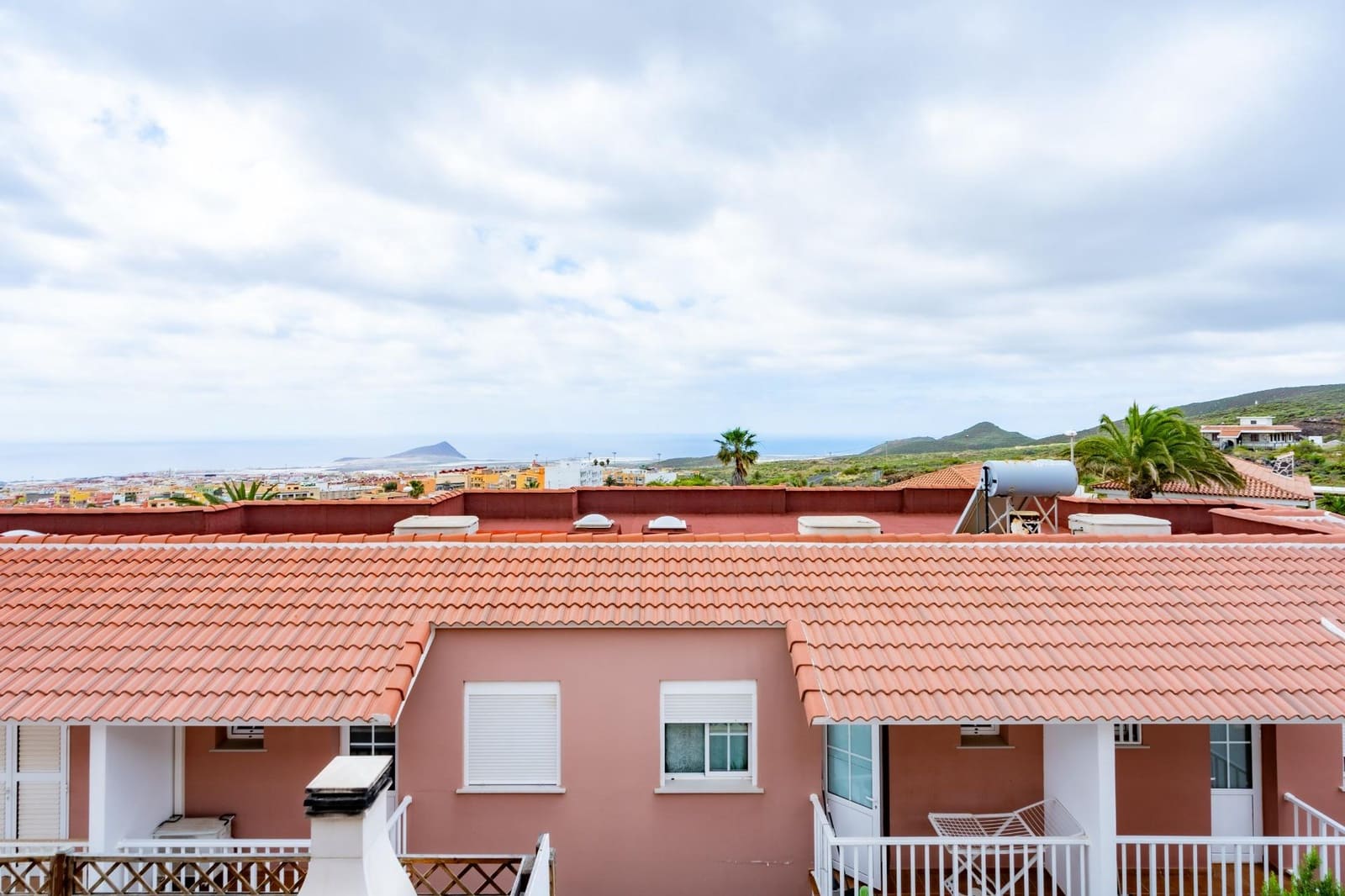 3 soverom Rekkehus til salgs i San Isidro de Abona med garasje - € 344 000 (Ref: 9975787)