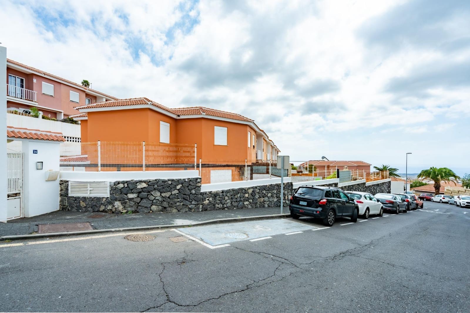 3 soverom Rekkehus til salgs i San Isidro de Abona med garasje - € 344 000 (Ref: 9975787)