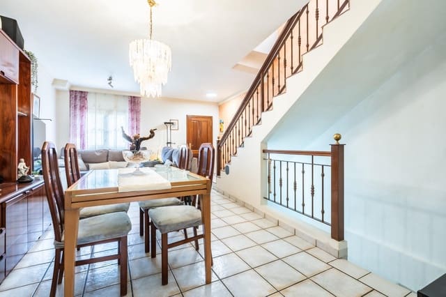 4 slaapkamer Rijtjeshuis te koop in Tegueste met garage - € 385.000 (Ref: 9995815)