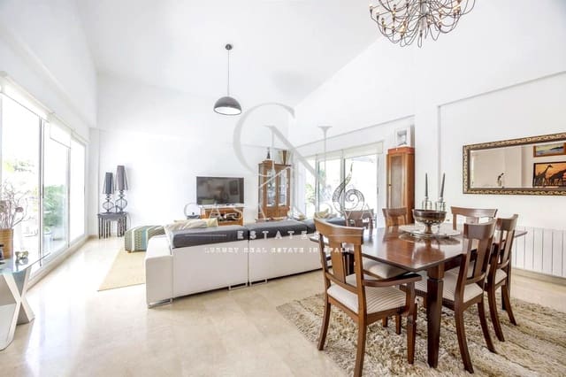 Chalet de 4 habitaciones en Bétera en alquiler con piscina garaje - 3.900 € (Ref: 10007797)