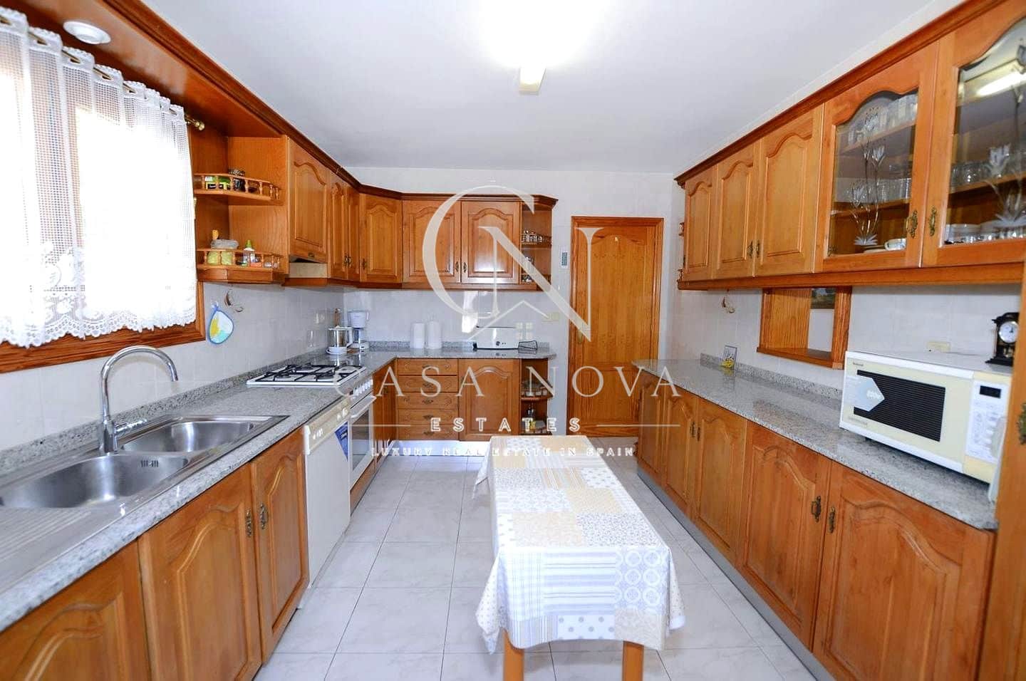 7 bedroom Villa for sale in Calpe / Calp with garage - € 850,000 (Ref: 10008099)