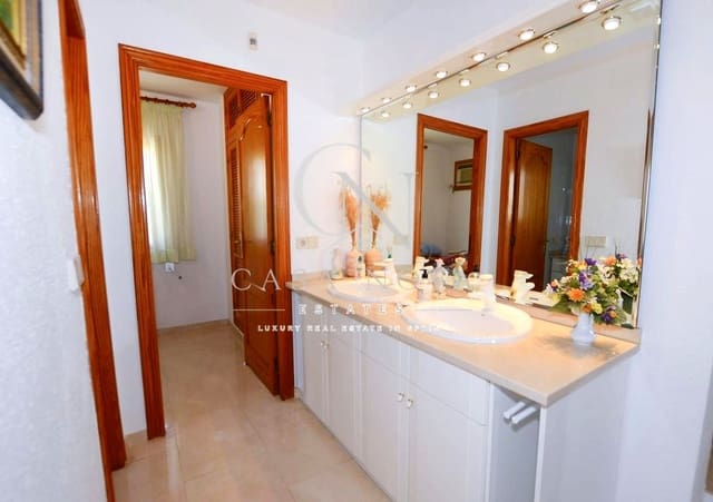 7 bedroom Villa for sale in Cometa - Carrió, Calpe / Calp with garage - € 850,000 (Ref: 10008099)