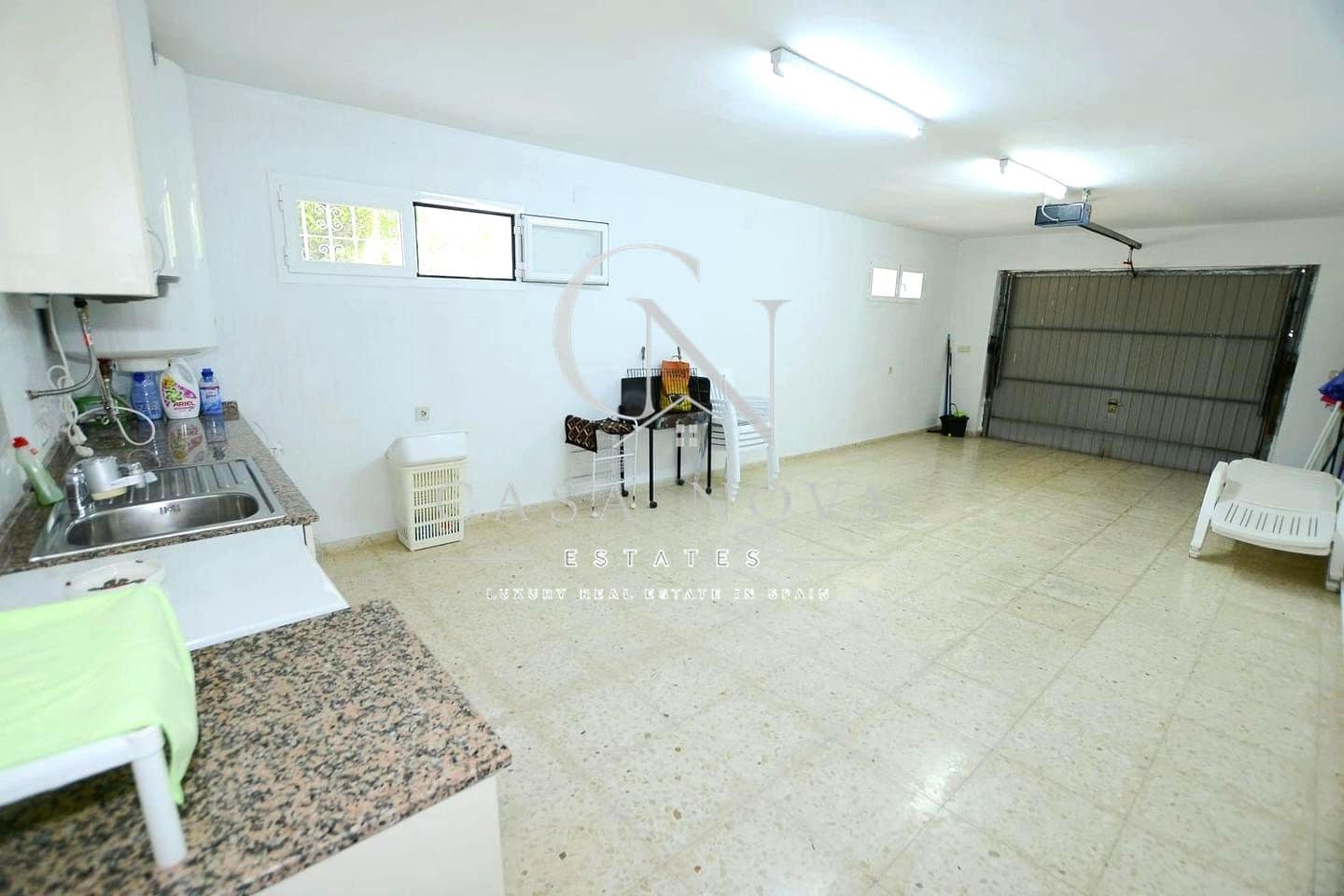 7 bedroom Villa for sale in Calpe / Calp with garage - € 850,000 (Ref: 10008099)