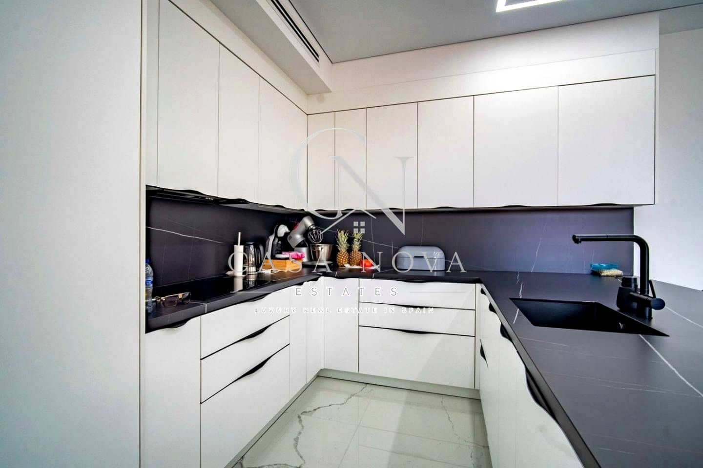 4 sypialnia Willa na sprzedaż w Benidorm z garażem - 2 500 000 € (Ref: 10008100)