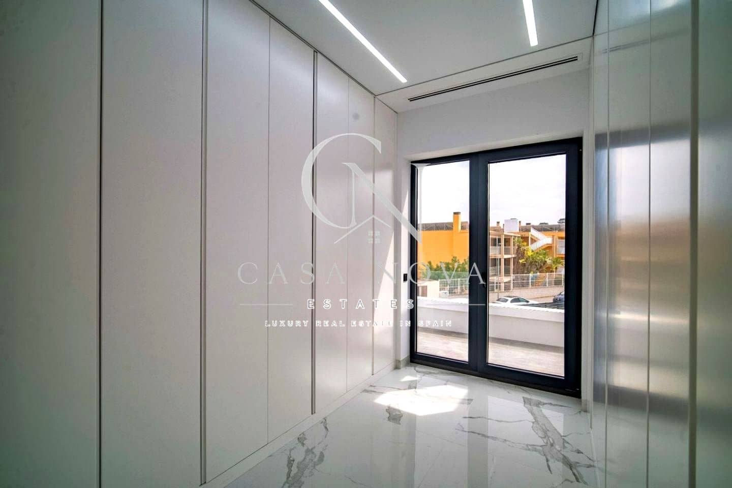 4 sypialnia Willa na sprzedaż w Benidorm z garażem - 2 500 000 € (Ref: 10008100)