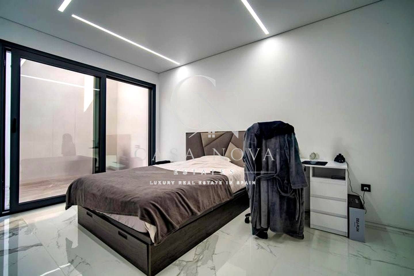 4 sypialnia Willa na sprzedaż w Benidorm z garażem - 2 500 000 € (Ref: 10008100)