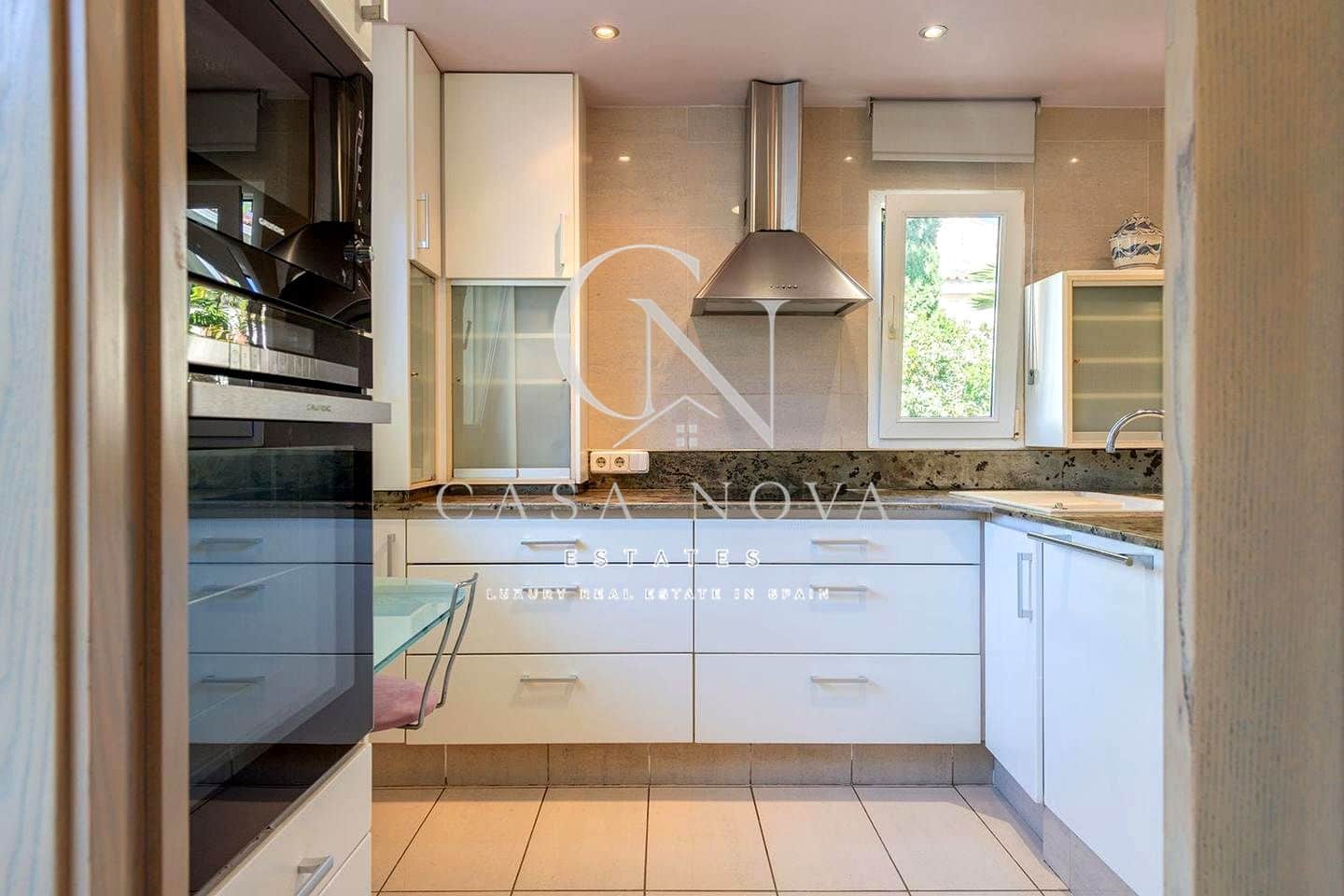 5 bedroom Villa for sale in La Pobla de Vallbona with pool garage - € 925,000 (Ref: 10034581)