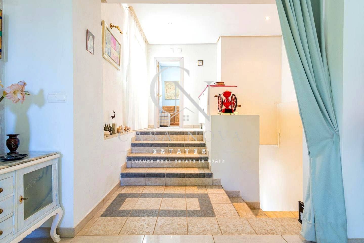 5 bedroom Villa for sale in La Pobla de Vallbona with pool garage - € 925,000 (Ref: 10034581)
