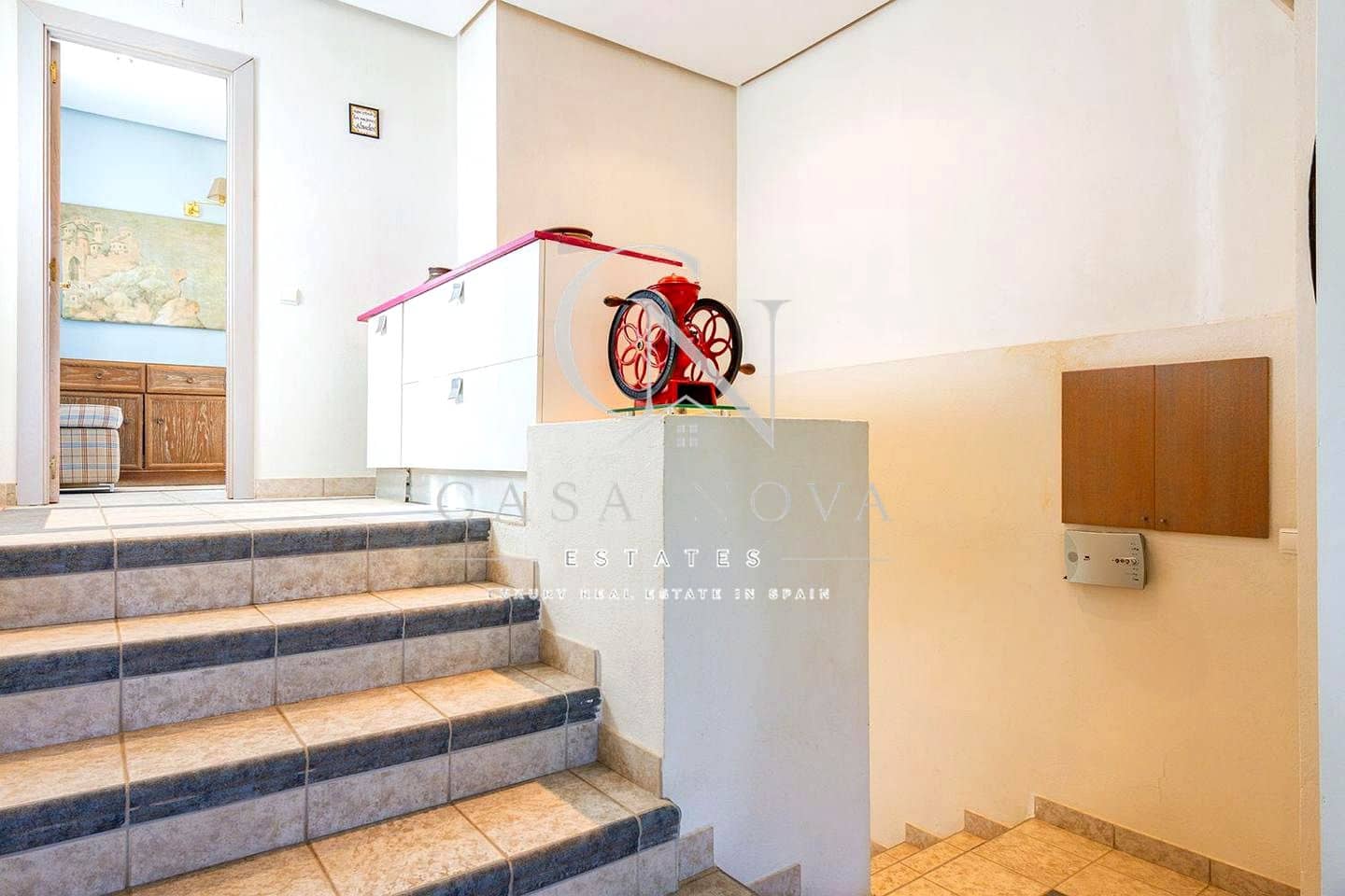 5 bedroom Villa for sale in La Pobla de Vallbona with pool garage - € 925,000 (Ref: 10034581)