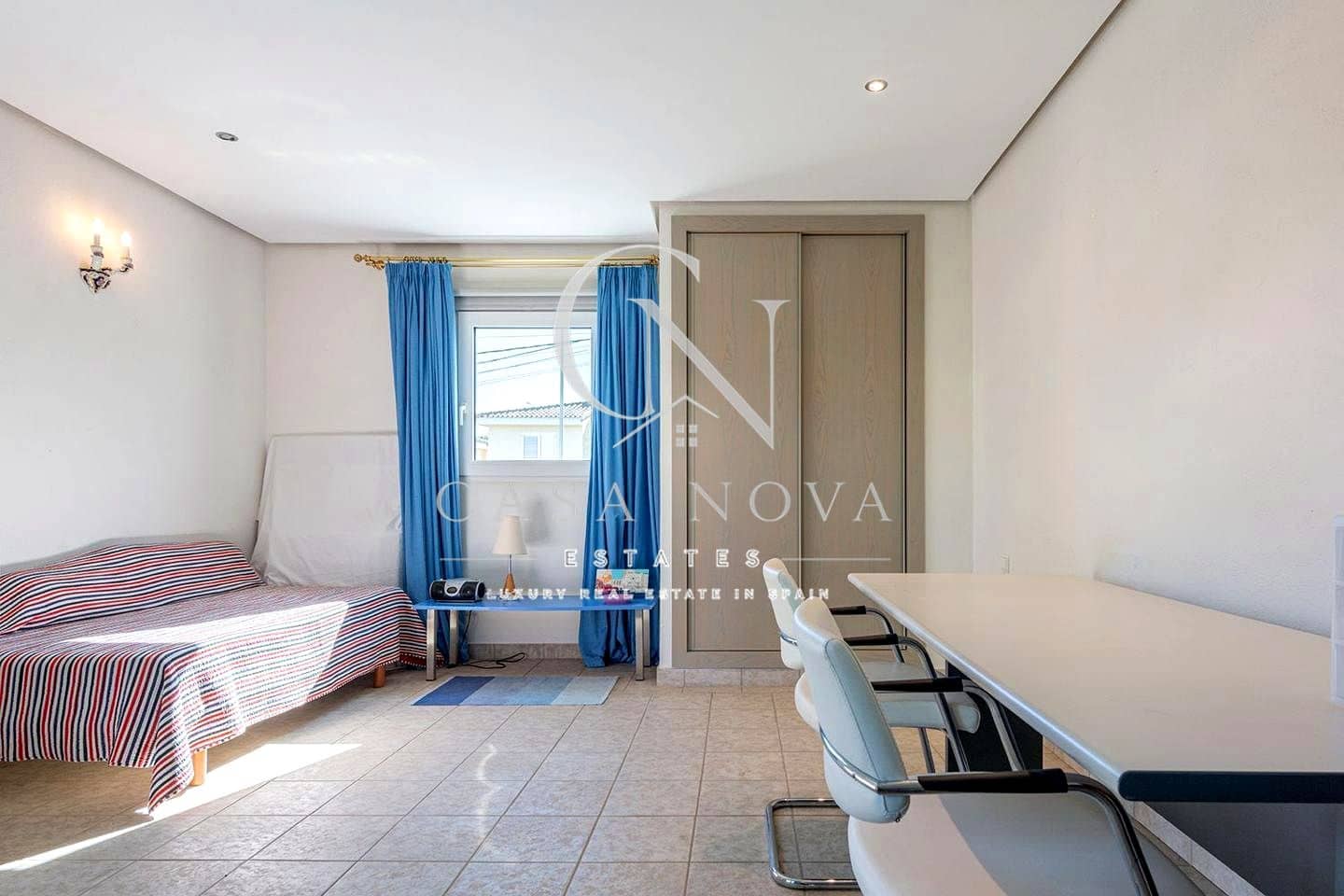 5 bedroom Villa for sale in La Pobla de Vallbona with pool garage - € 925,000 (Ref: 10034581)