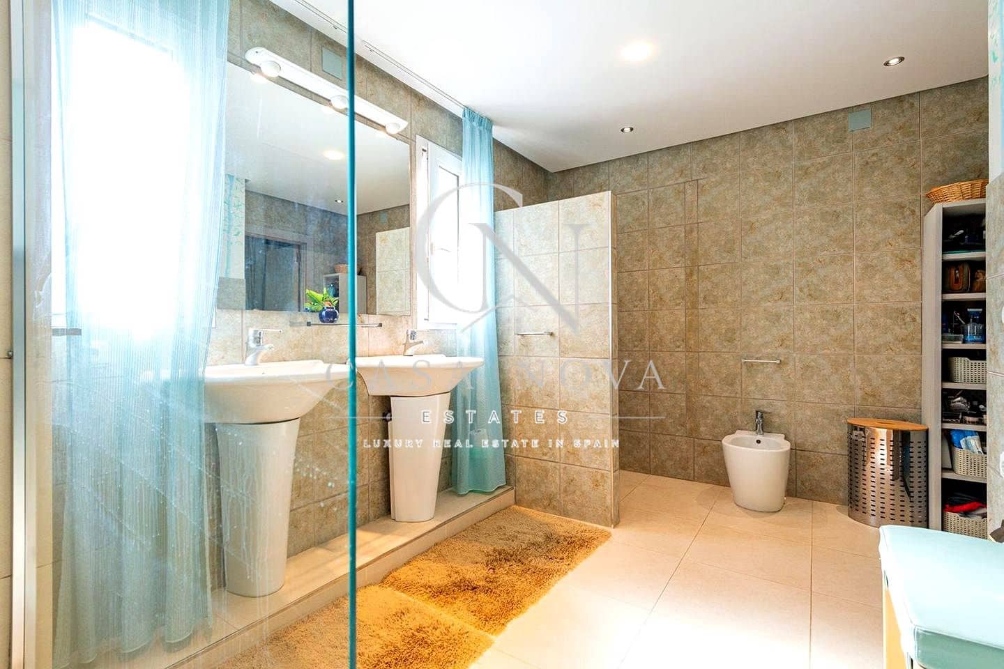 5 bedroom Villa for sale in La Pobla de Vallbona with pool garage - € 925,000 (Ref: 10034581)