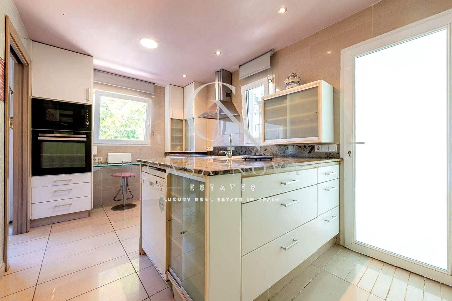 5 bedroom Villa for sale in La Pobla de Vallbona with pool garage - € 925,000 (Ref: 10034581)