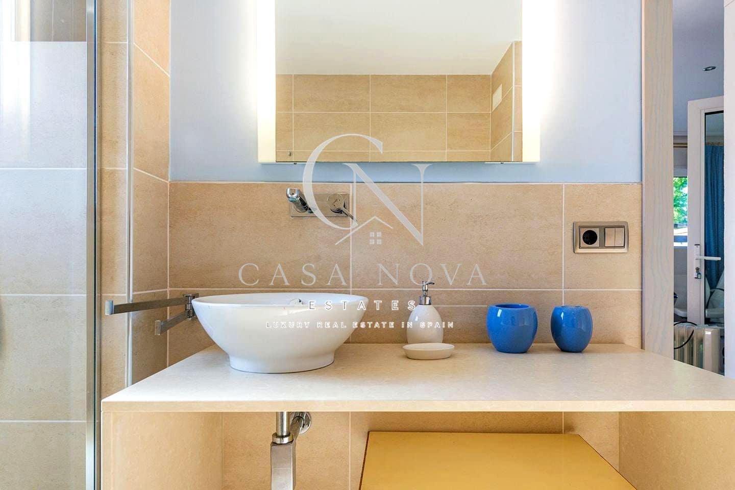 5 bedroom Villa for sale in La Pobla de Vallbona with pool garage - € 925,000 (Ref: 10034581)