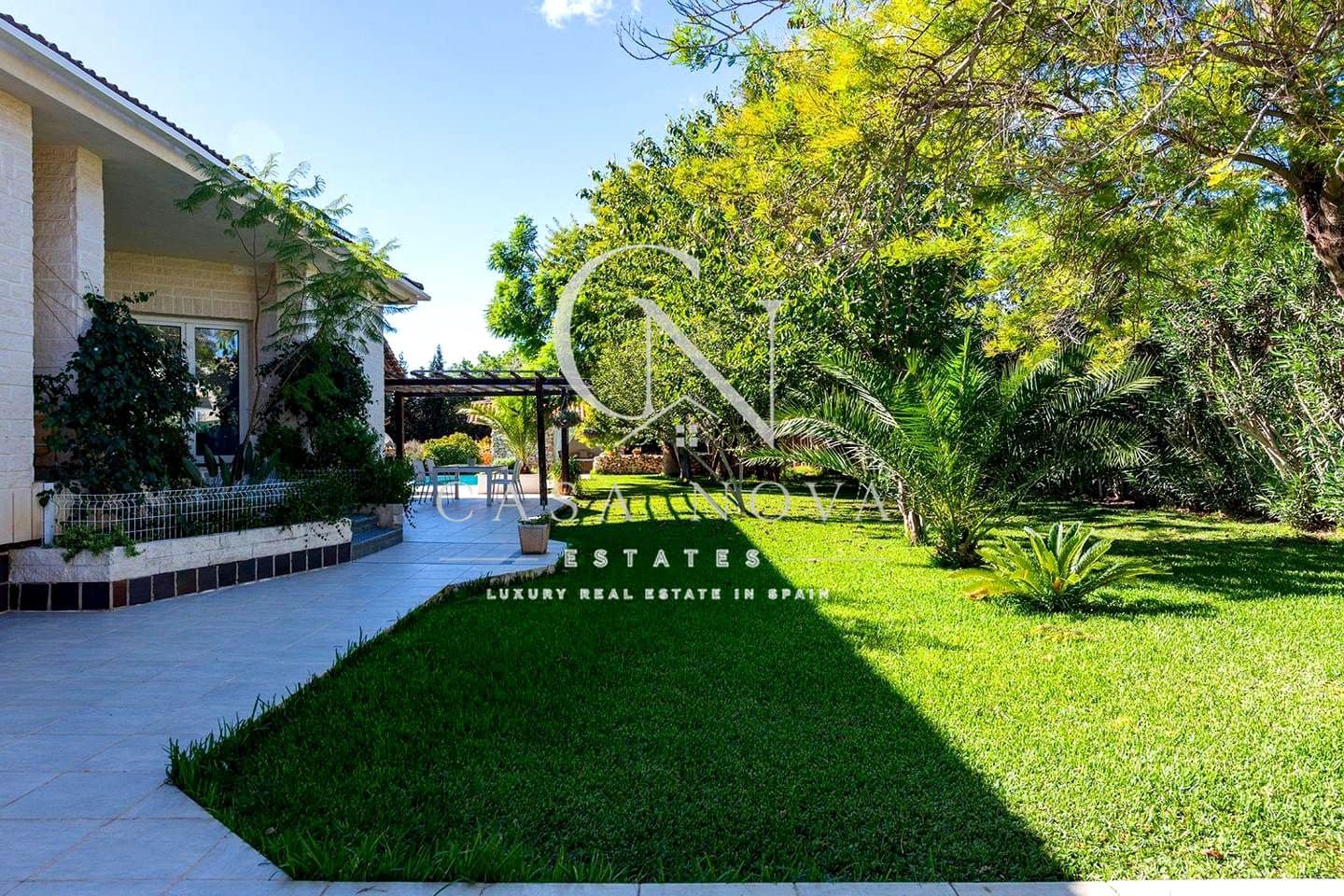 5 bedroom Villa for sale in La Pobla de Vallbona with pool garage - € 925,000 (Ref: 10034581)