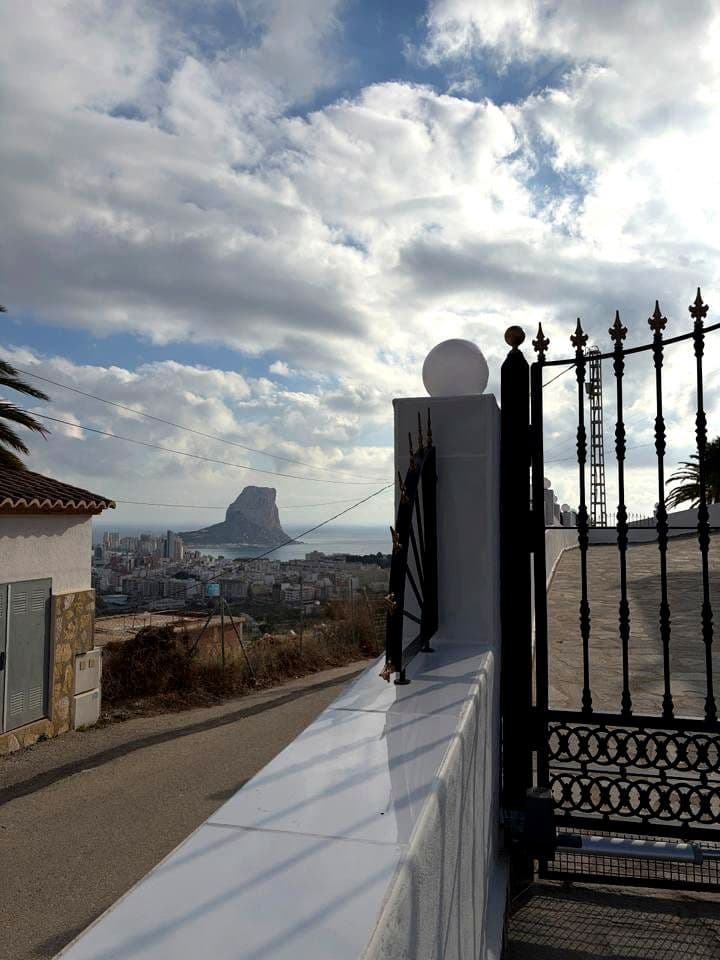 4 bedroom Villa for sale in Calpe / Calp - € 690,000 (Ref: 10037650)