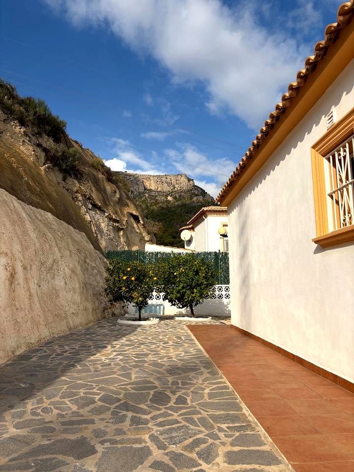 4 bedroom Villa for sale in Calpe / Calp - € 690,000 (Ref: 10037650)