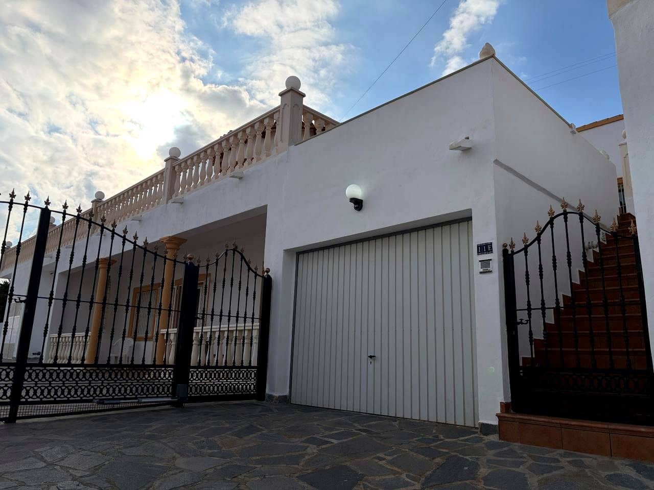 4 bedroom Villa for sale in Calpe / Calp - € 690,000 (Ref: 10037650)