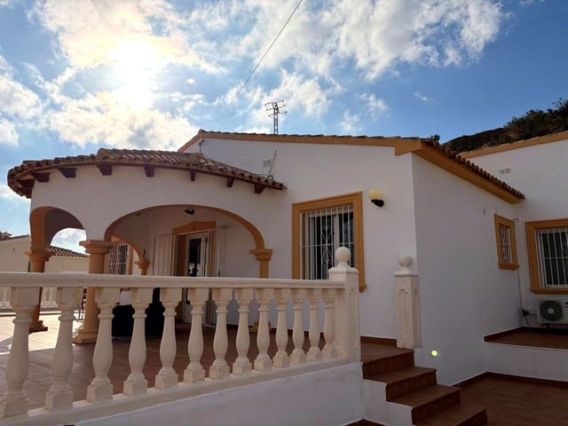 4 bedroom Villa for sale in Oltamar - Cucarres, Calpe / Calp - € 690,000 (Ref: 10037650)
