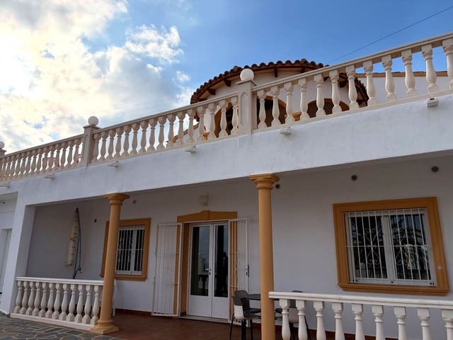4 bedroom Villa for sale in Oltamar - Cucarres, Calpe / Calp - € 690,000 (Ref: 10037650)