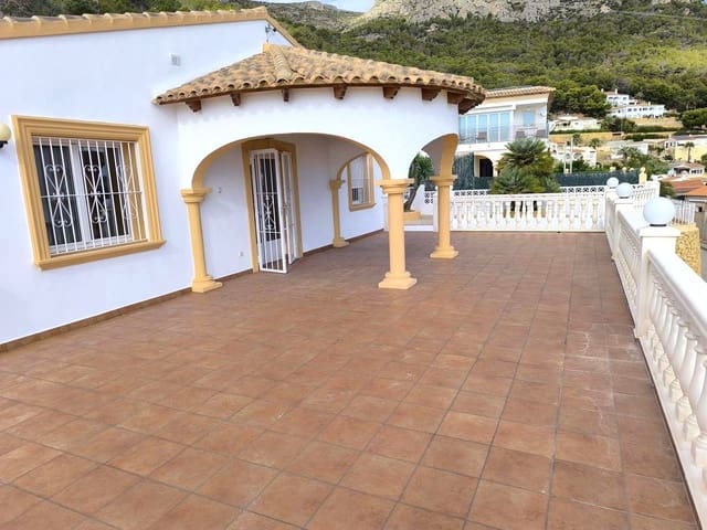 4 bedroom Villa for sale in Oltamar - Cucarres, Calpe / Calp - € 690,000 (Ref: 10037650)