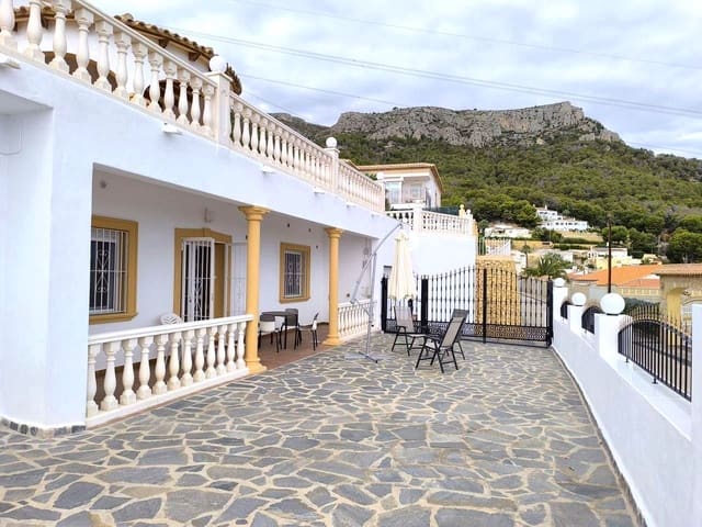 4 bedroom Villa for sale in Oltamar - Cucarres, Calpe / Calp - € 690,000 (Ref: 10037650)