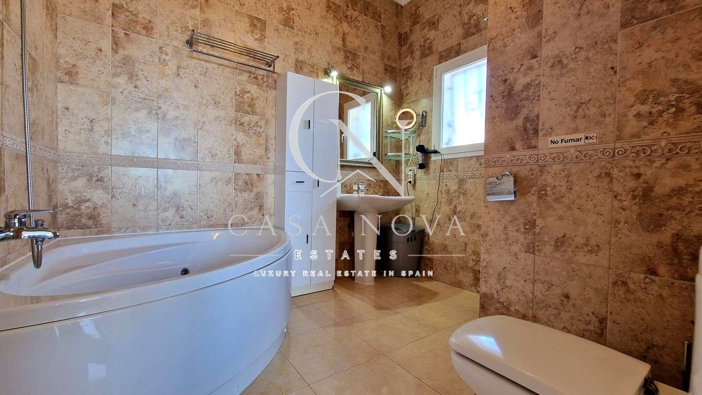 5 bedroom Villa for sale in Cumbre del Sol with pool garage - € 710,000 (Ref: 10039085)