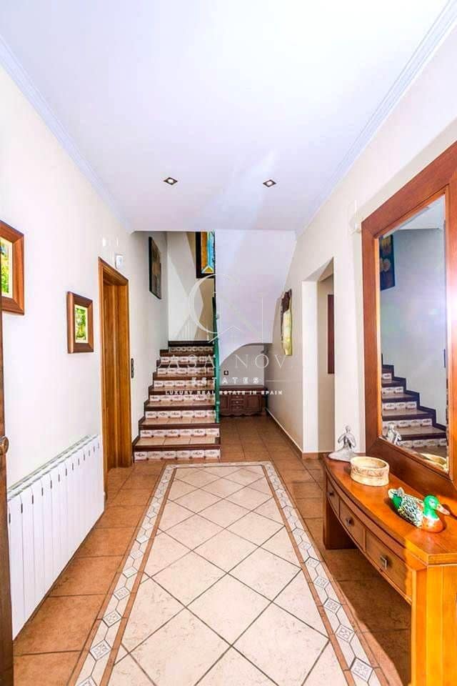 4 bedroom Villa for sale in Teulada - € 890,000 (Ref: 10040298)