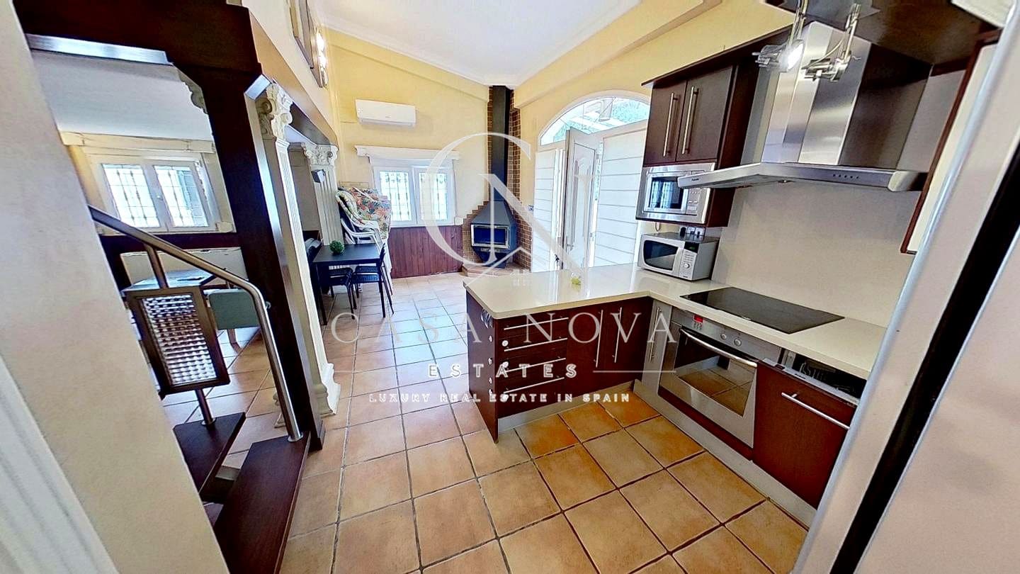 10 slaapkamer Villa te koop in Denia - € 899.000 (Ref: 10040300)