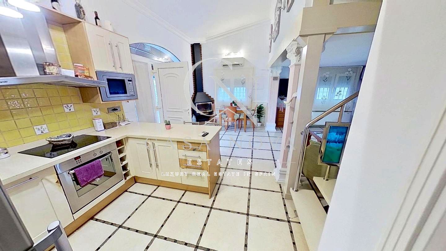 10 slaapkamer Villa te koop in Denia - € 899.000 (Ref: 10040300)