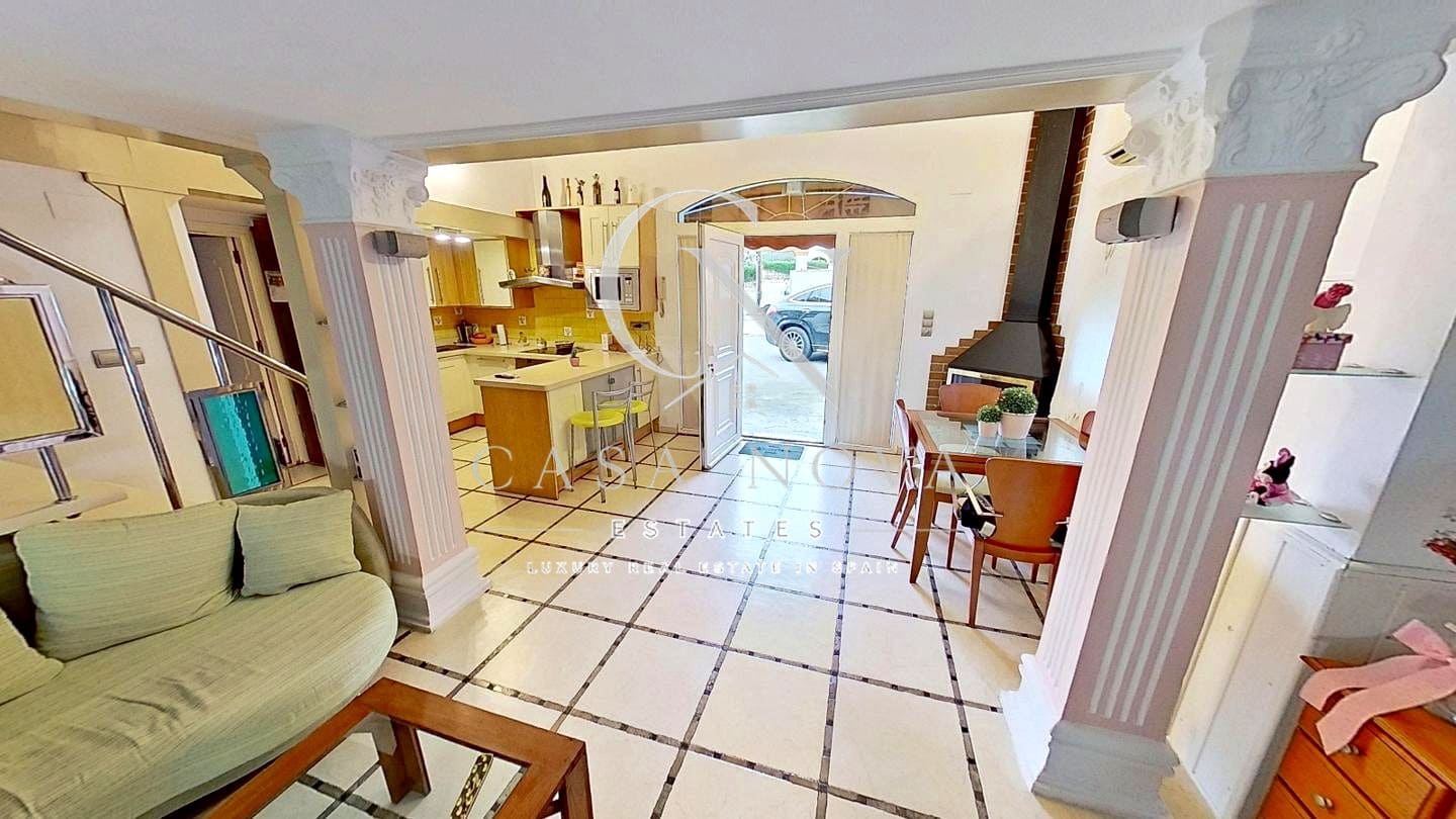 10 slaapkamer Villa te koop in Denia - € 899.000 (Ref: 10040300)