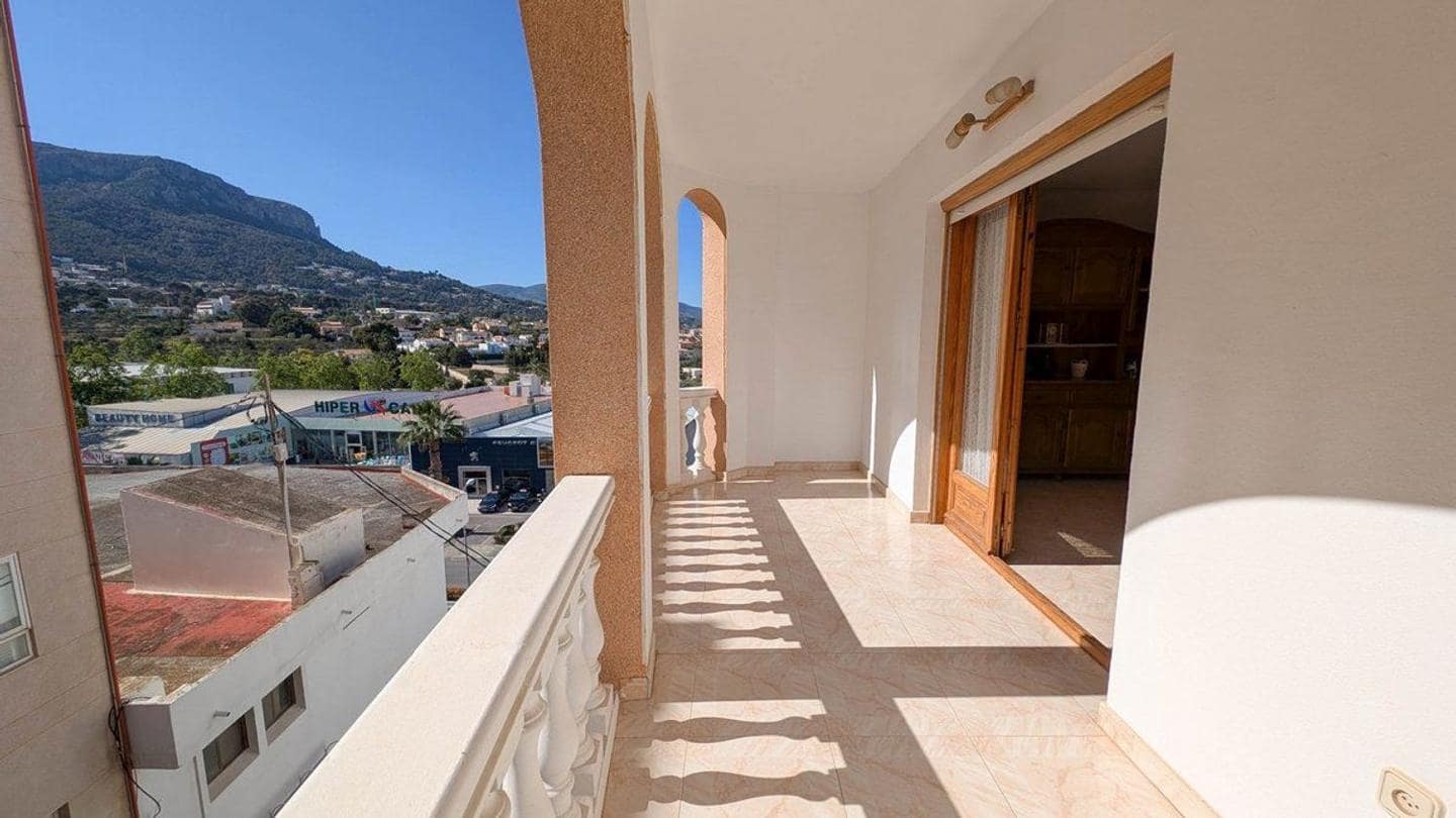 3 bedroom Flat for sale in Calpe / Calp - € 330,000 (Ref: 10041776)