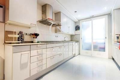 Appartement de 4 chambres à louer à Valence ville avec piscine garage - 3 650 € (Ref: 10048917)