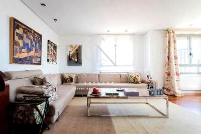 Appartement de 4 chambres à louer à Valence ville avec piscine garage - 3 650 € (Ref: 10048917)