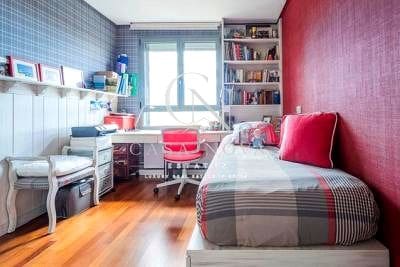 Appartement de 4 chambres à louer à Valence ville avec piscine garage - 3 650 € (Ref: 10048917)