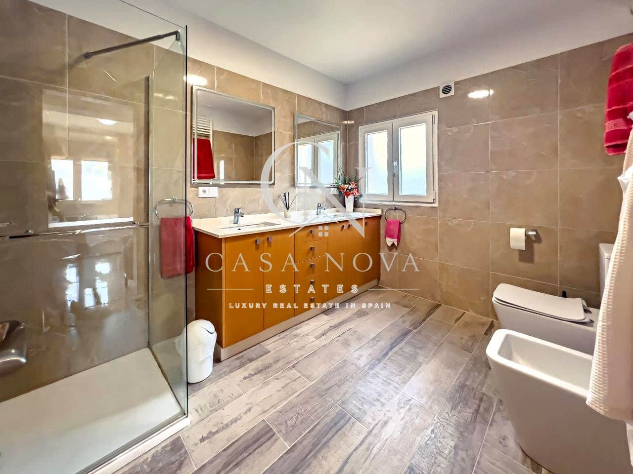 3 soverom Villa til salgs i Chiva med garasje - € 799 000 (Ref: 10050338)