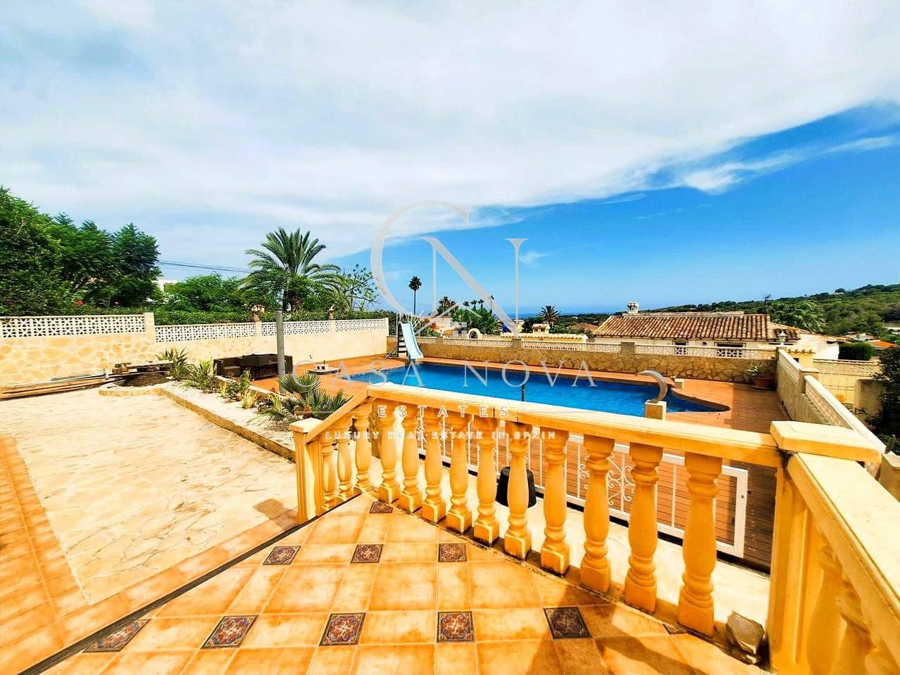 Chalet de 4 habitaciones en Moraira en venta con garaje - 675.000 € (Ref: 10052034)