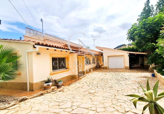 Chalet de 4 habitaciones en Pinar del Advocat - Cometa, Teulada-Moraira en venta con garaje - 675.000 € (Ref: 10052034)