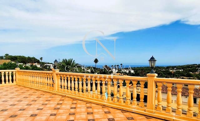 Chalet de 4 habitaciones en Pinar del Advocat - Cometa, Teulada-Moraira en venta con garaje - 675.000 € (Ref: 10052034)