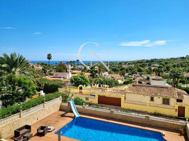 Chalet de 4 habitaciones en Pinar del Advocat - Cometa, Teulada-Moraira en venta con garaje - 675.000 € (Ref: 10052034)
