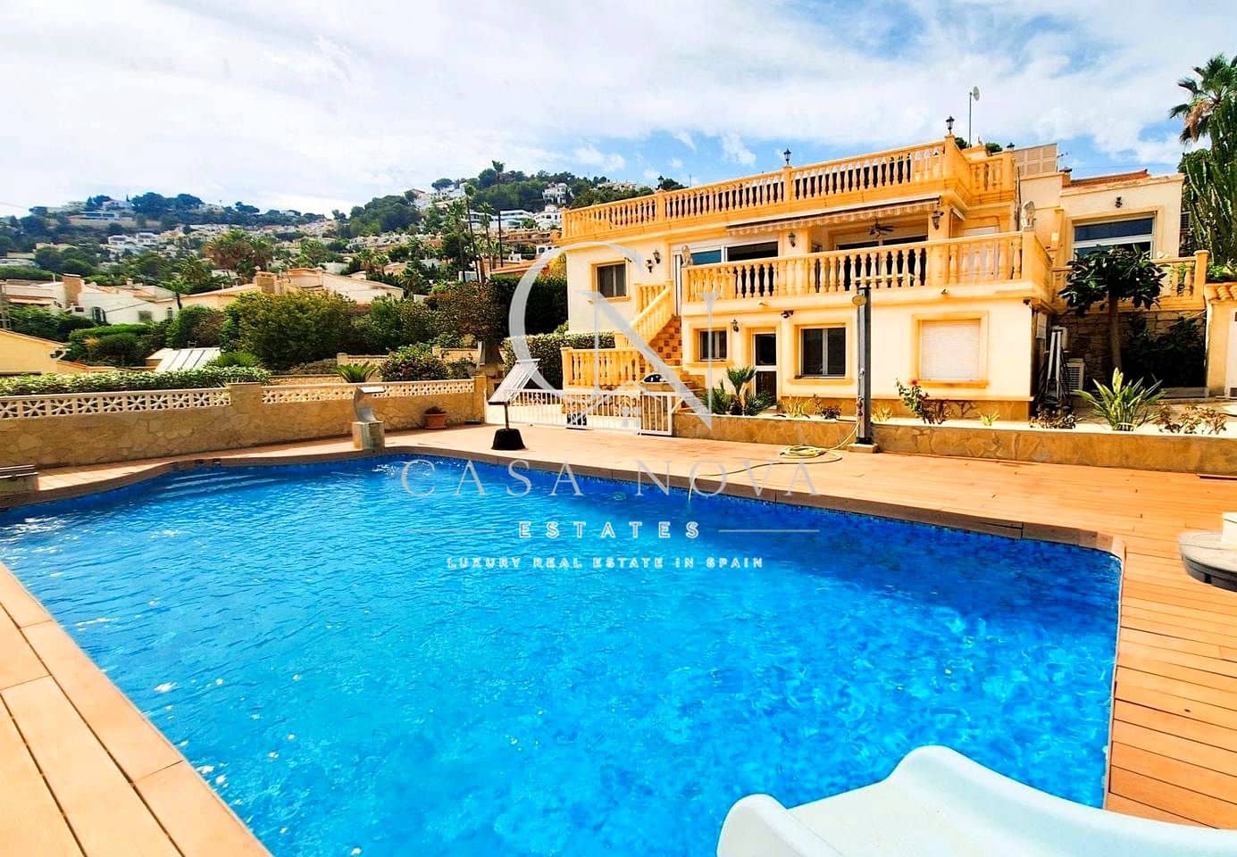 Chalet de 4 habitaciones en Moraira en venta con garaje - 675.000 € (Ref: 10052034)