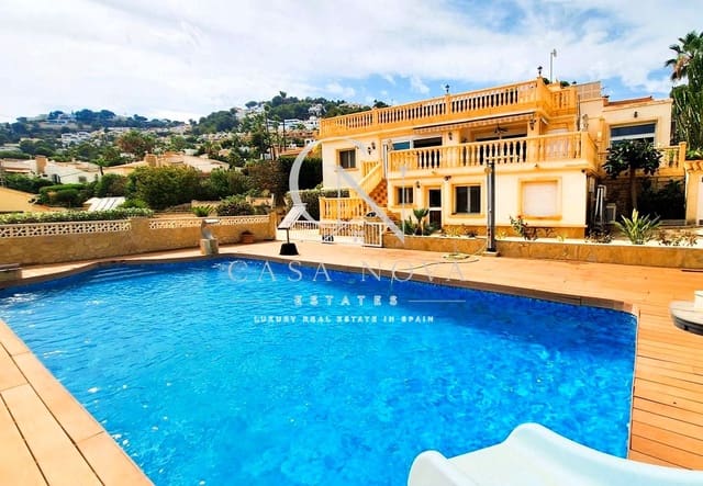 Chalet de 4 habitaciones en Pinar del Advocat - Cometa, Teulada-Moraira en venta con garaje - 675.000 € (Ref: 10052034)