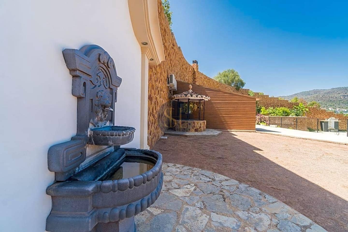 1 Zimmer Villa zu verkaufen in Pucol mit Pool - 1.750.000 € (Ref: 9961074)