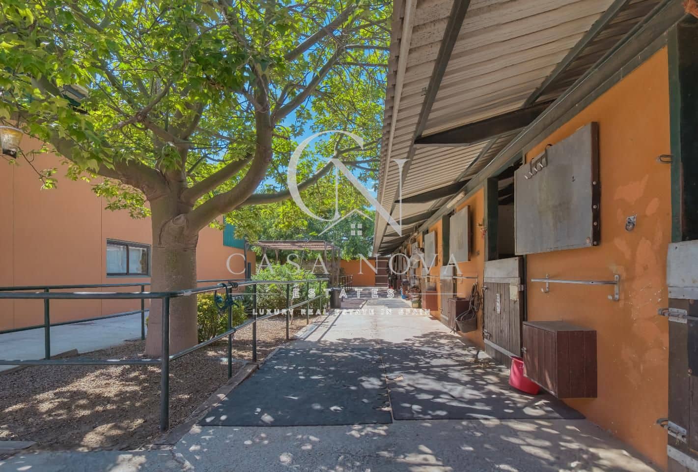 4 slaapkamer Villa te koop in Betera met zwembad garage - € 2.250.000 (Ref: 9961076)