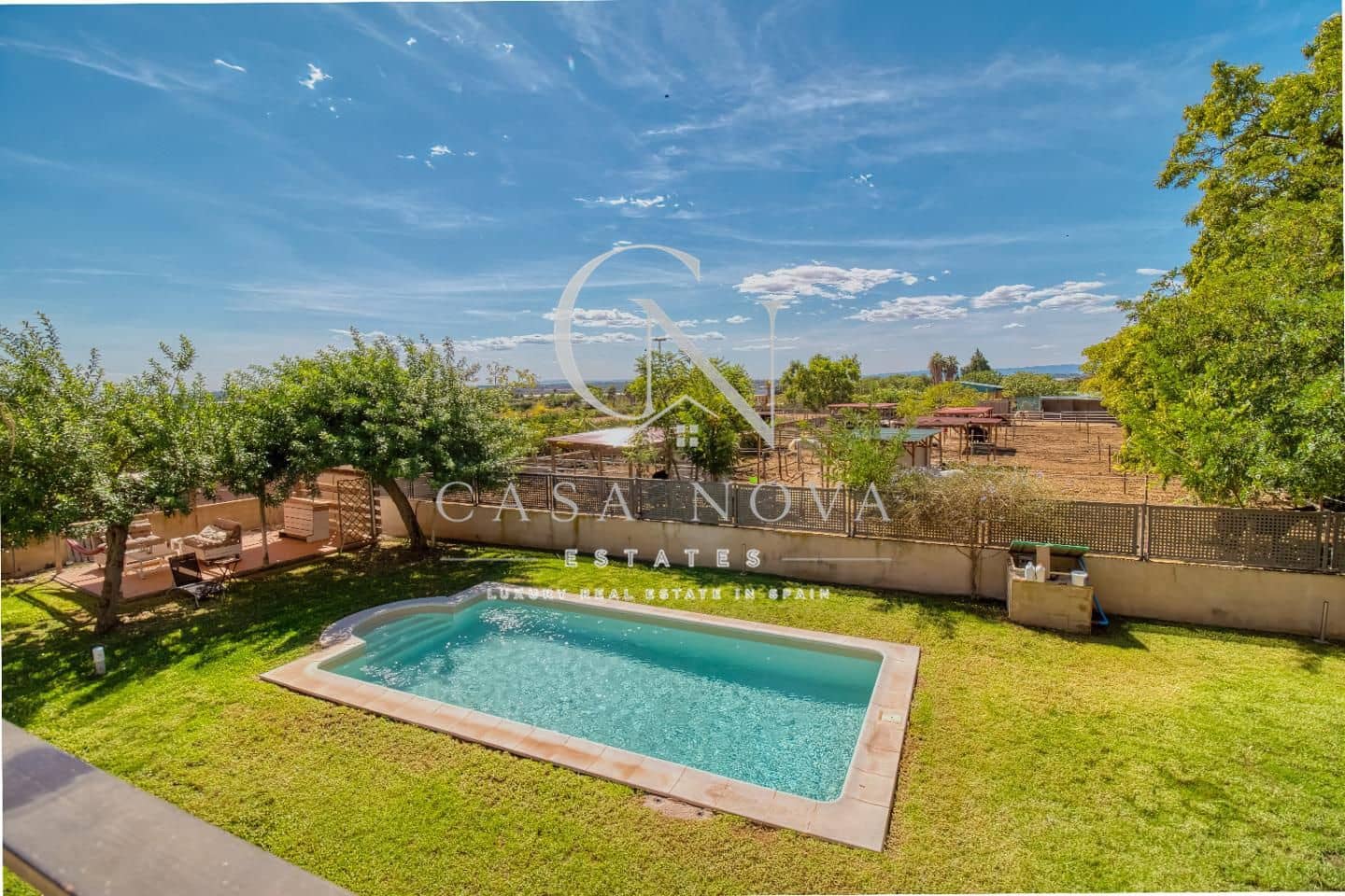 4 slaapkamer Villa te koop in Betera met zwembad garage - € 2.250.000 (Ref: 9961076)