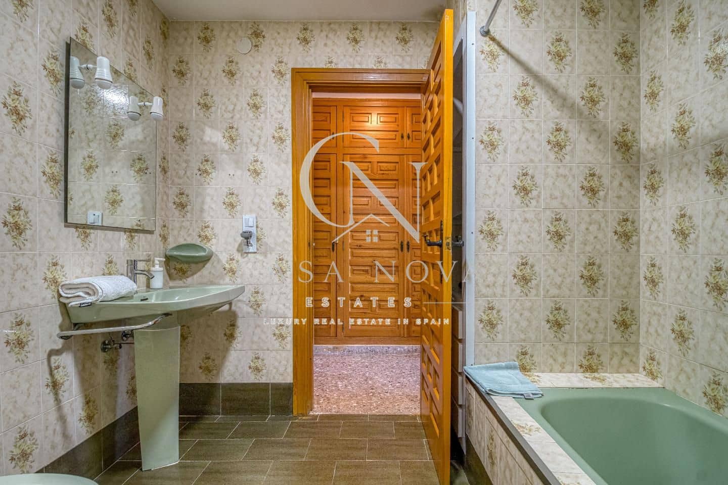 12 bedroom Villa for sale in Favara with pool garage - € 5,000,000 (Ref: 9961077)