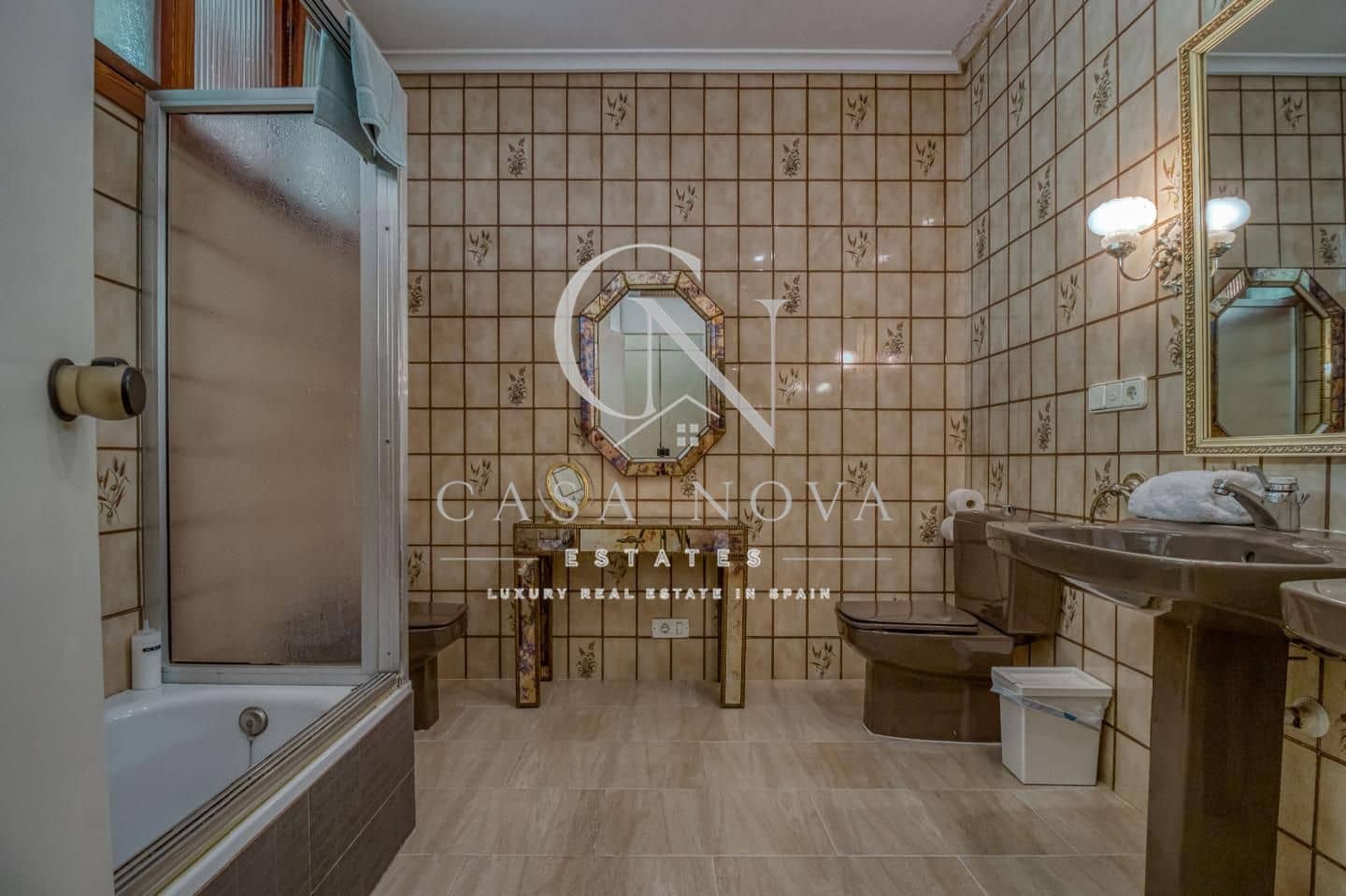 12 bedroom Villa for sale in Favara with pool garage - € 5,000,000 (Ref: 9961077)